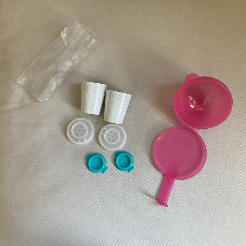 Tupperware Mini Salt & Pepper Set + Hanging Forget Me Not Onion/Tomato Keeper - Picture 3 of 6